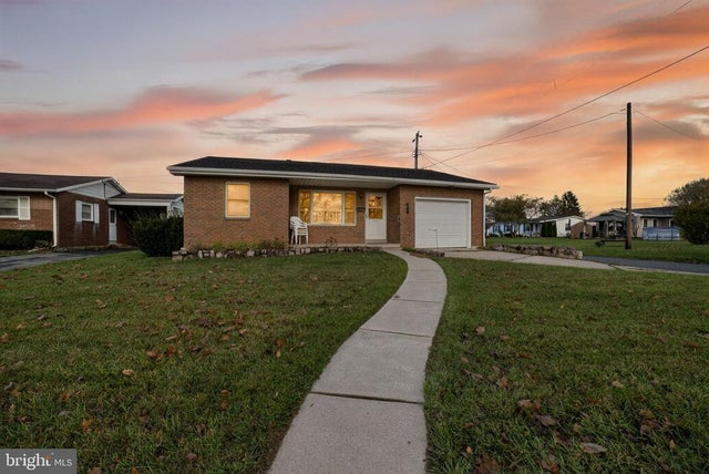 834 Hokendauqua St, Coplay