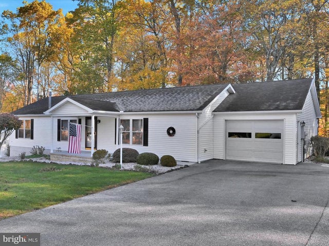 1044 Hemlock Circle, Manheim