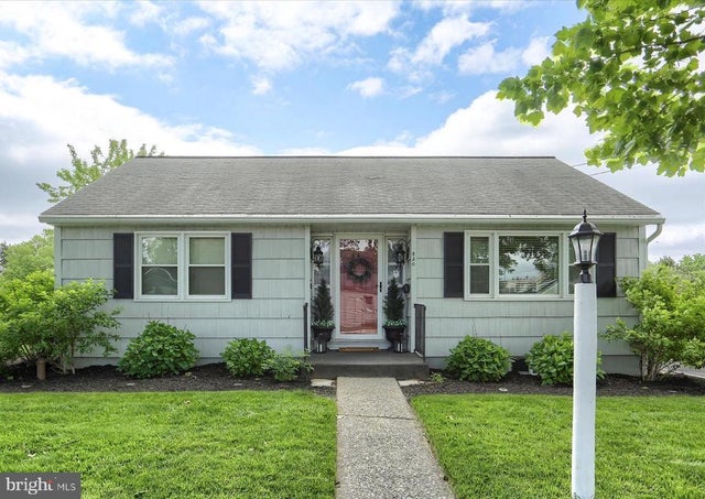 820 W Maple St, Palmyra