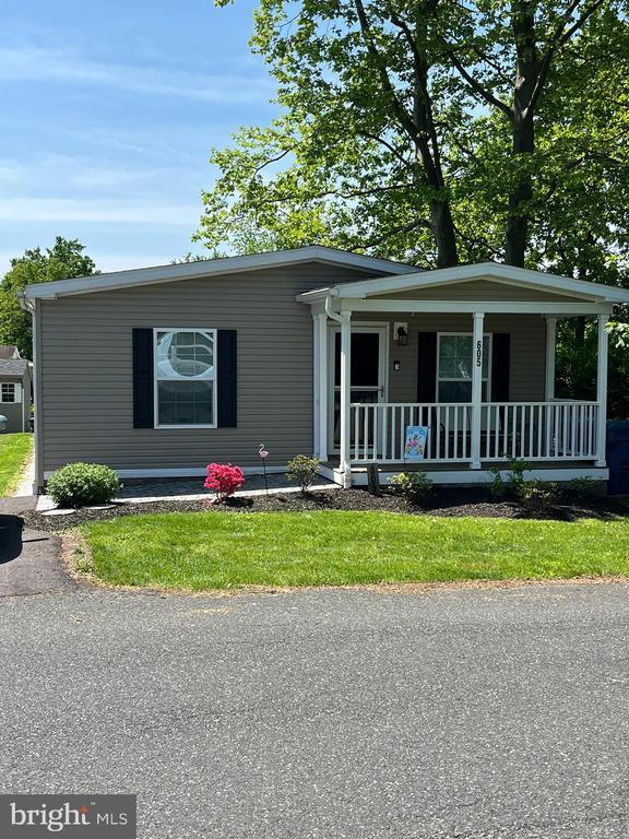 605 Willow Dr, Green Lane