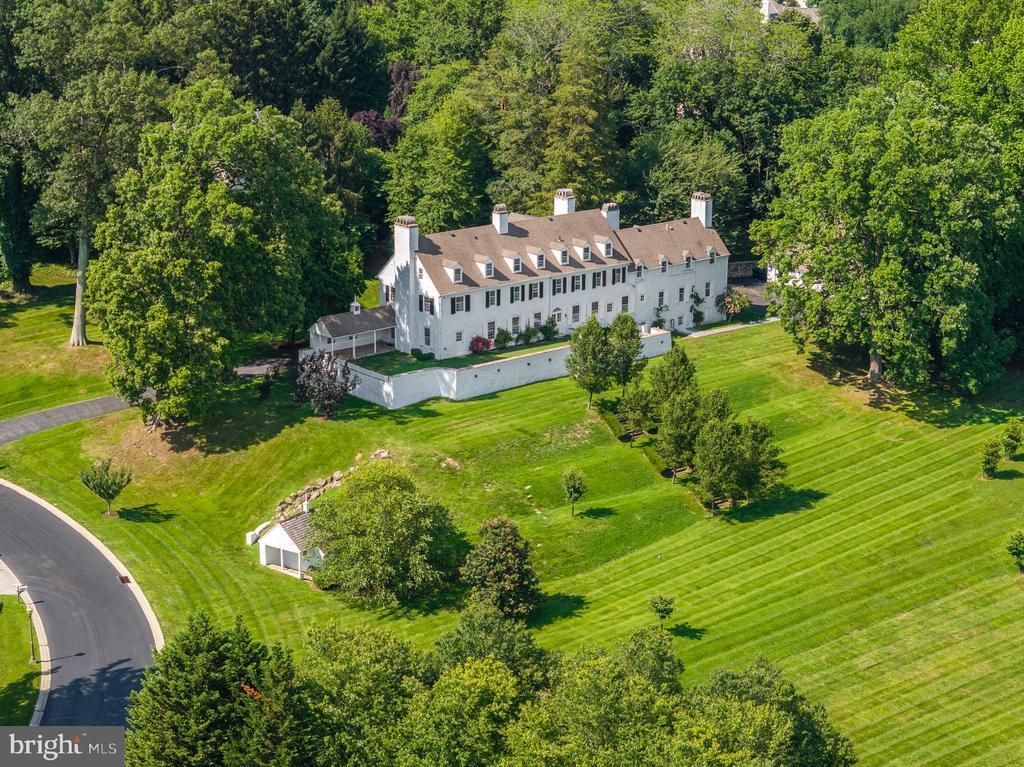 1266 Gulph Creek Dr, WAYNE