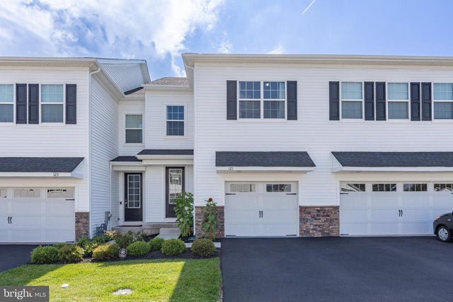 121 Golden Vale Dr, Royersford