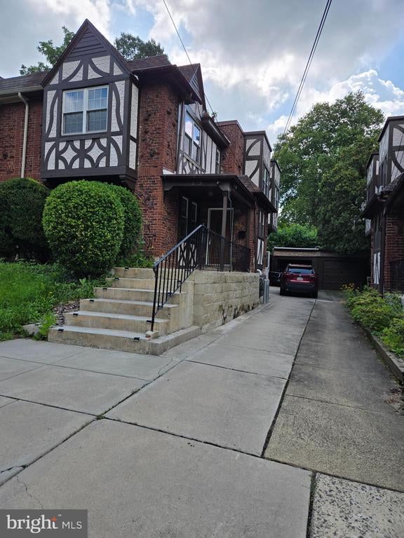 8237 Brookside Rd, Elkins Park