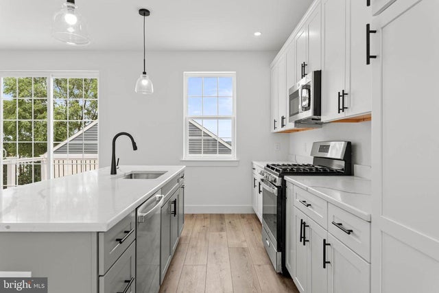 209 8th St, Bridgeport