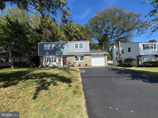 533 Evergreen Ln, Lafayette Hill