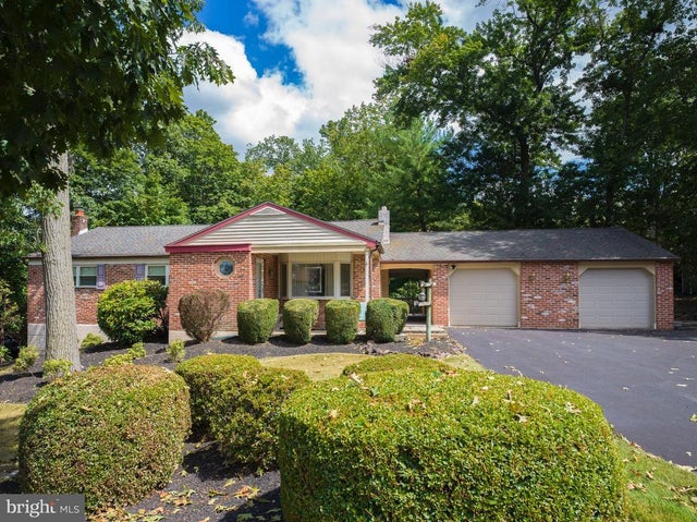 65 Skyline Dr, Norristown