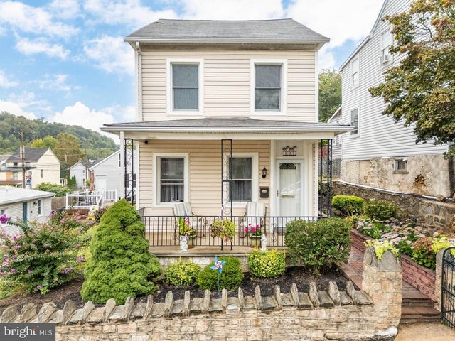 107 Cedar Ave, Conshohocken