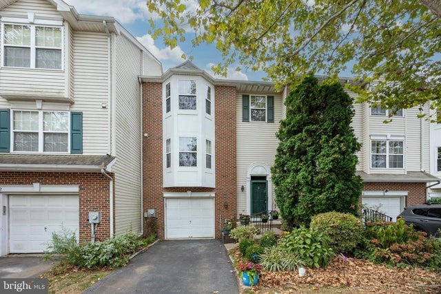10 Hunt Club Dr, Collegeville