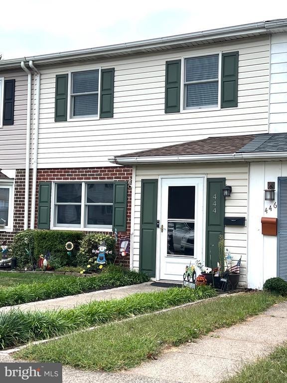 444 Colonial Dr, East Greenville