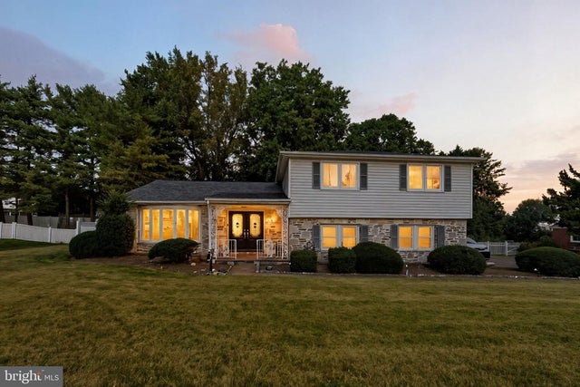 985 Milkweed Ln, Huntingdon Valley