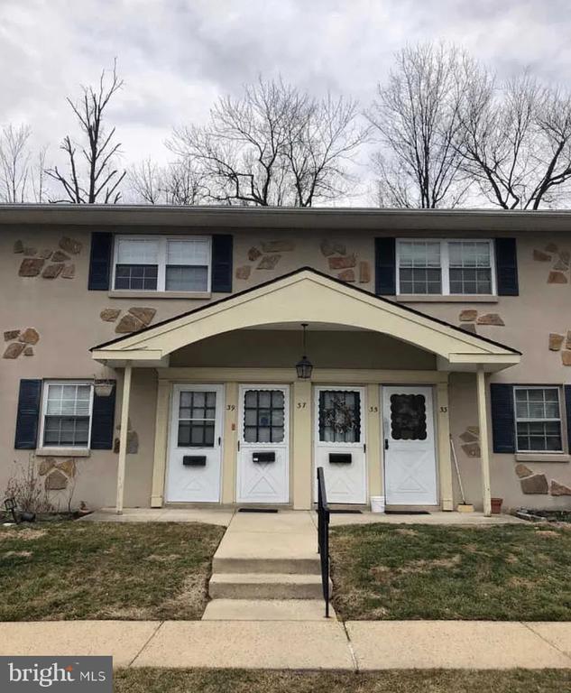 37 Shannon Dr, North Wales