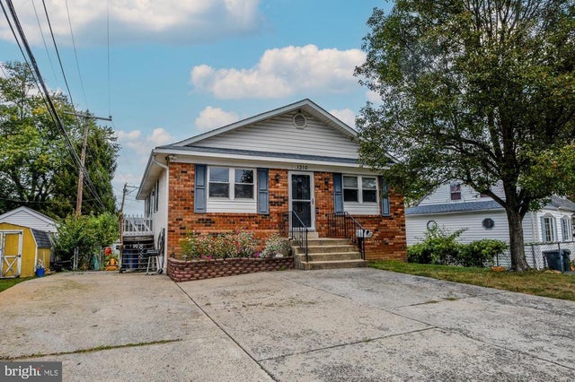 1310 East Ave, Roslyn