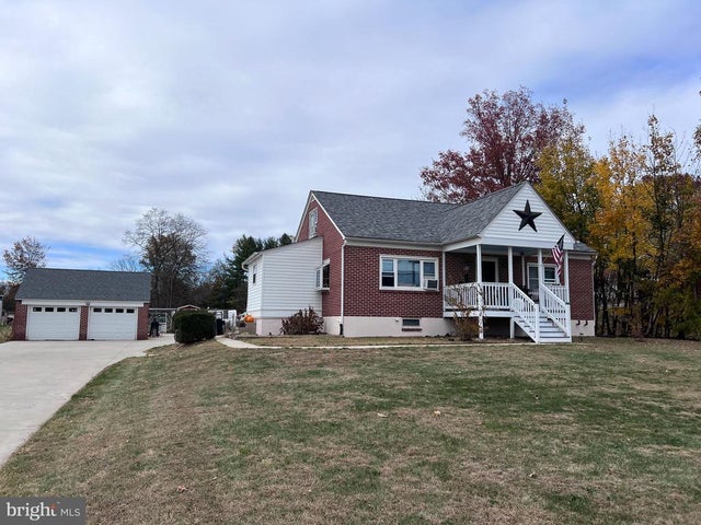 2951 N Charlotte St, Gilbertsville