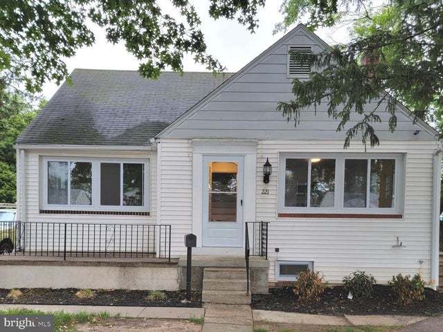 221 W King St, Pottstown