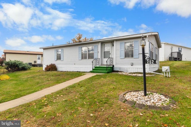 252 Fawn Valley Ct, North Wales