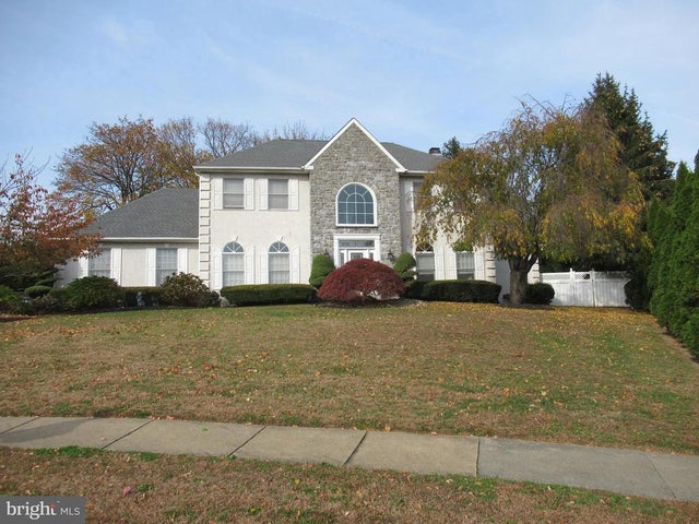 15 Lori Ln, Huntingdon Valley