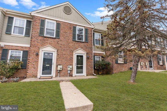 18 Yorktown Ct, Blue Bell