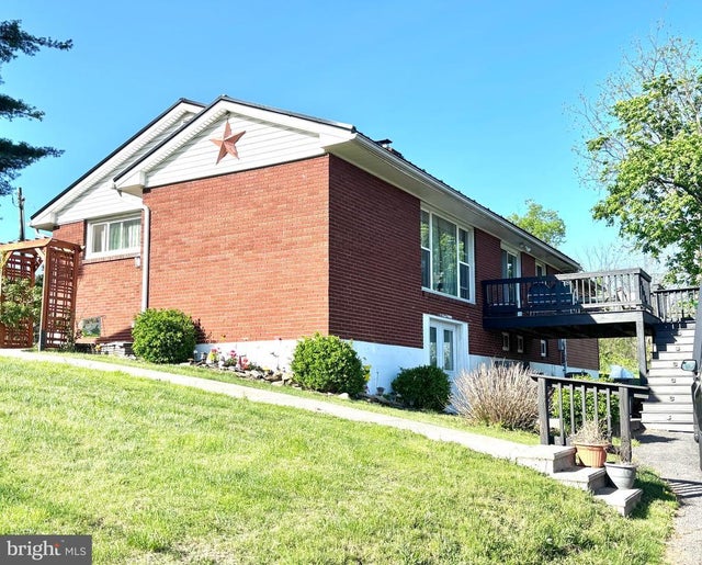 807 N Pine St, Burnham