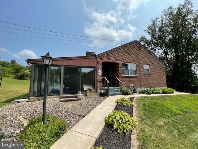 67 Airport Hill Rd, Lewistown