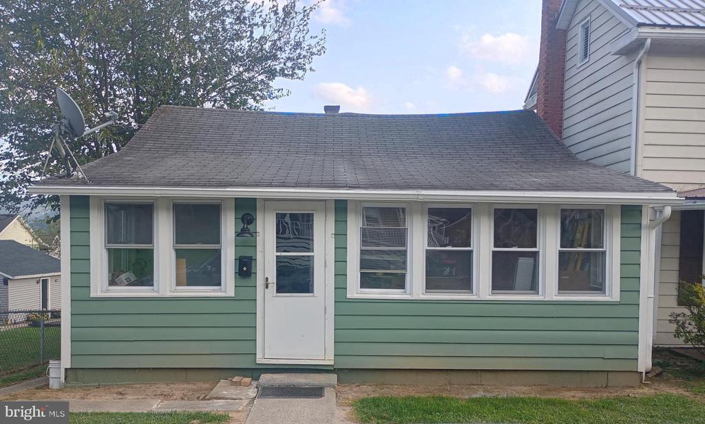 732 W 6th St, LEWISTOWN