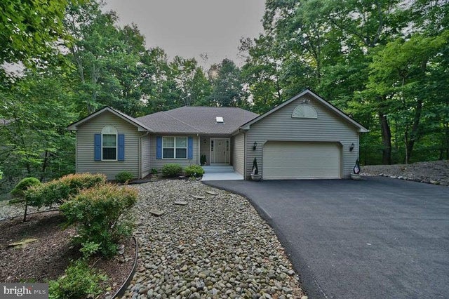 3115 Sparrow Ct, East Stroudsburg