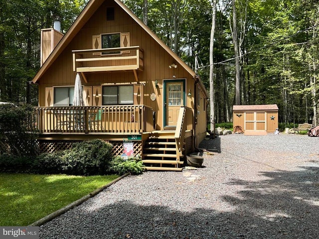 301 Maxatawny Dr, Pocono Lake