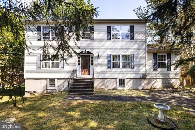 9839 Deerwood Dr, Tobyhanna