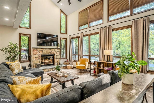 1119 Kensington Dr, East Stroudsburg