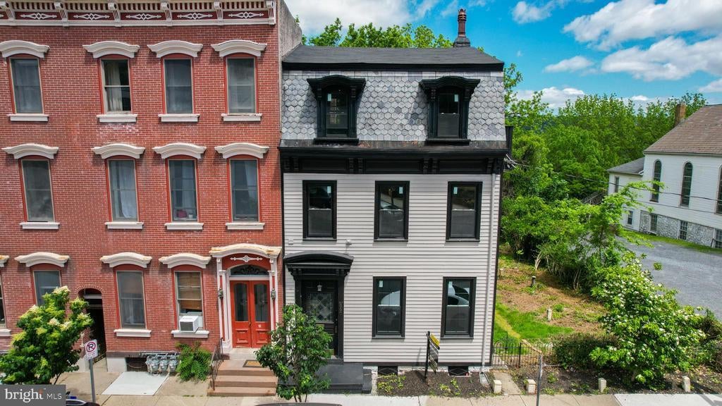 667 Ferry St, EASTON