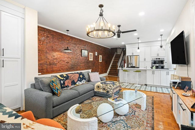 818 S 49th St, Philadelphia