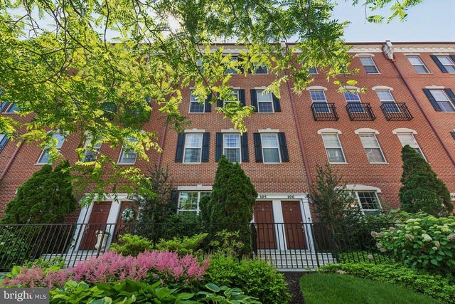 105 Commodore Ct, Philadelphia