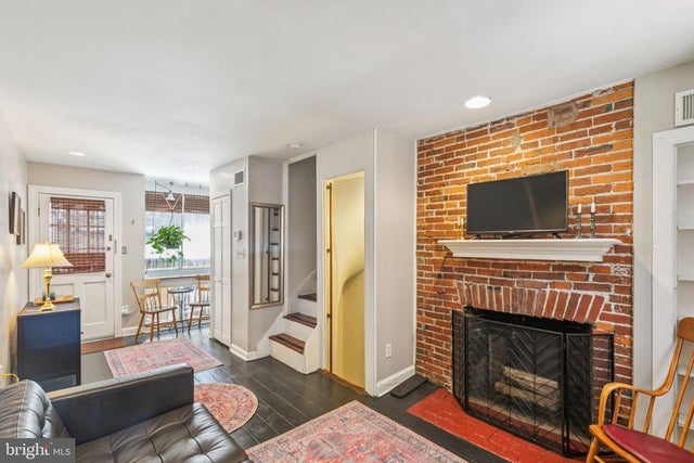 523 S Leithgow St, Philadelphia