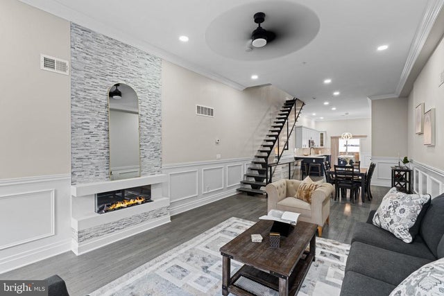 933 S 3rd St, Philadelphia