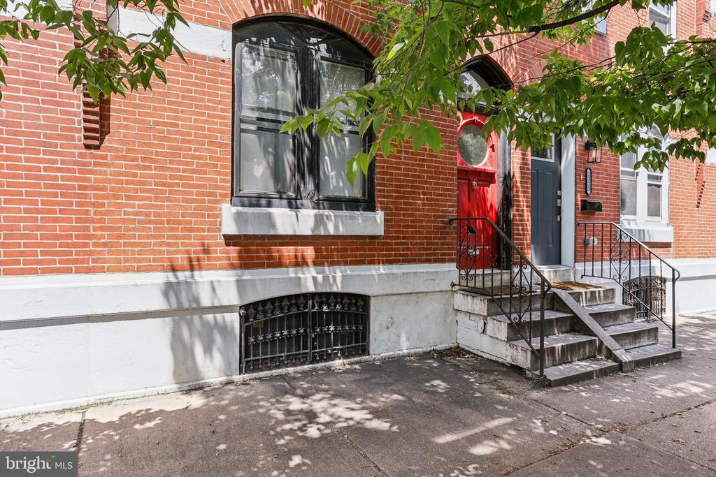 2335 Christian St, PHILADELPHIA