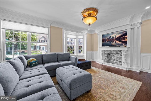 2124 W Reserve Dr, Philadelphia