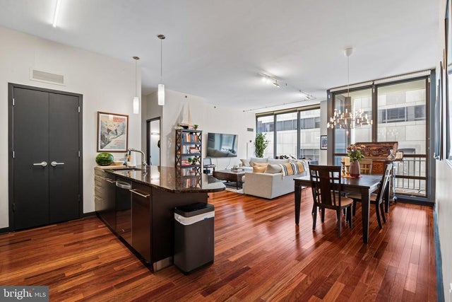 2101 Market St #307, Philadelphia