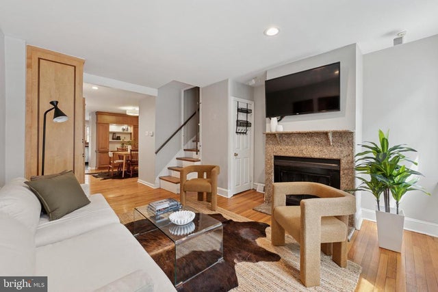 712 S 6th St, Philadelphia