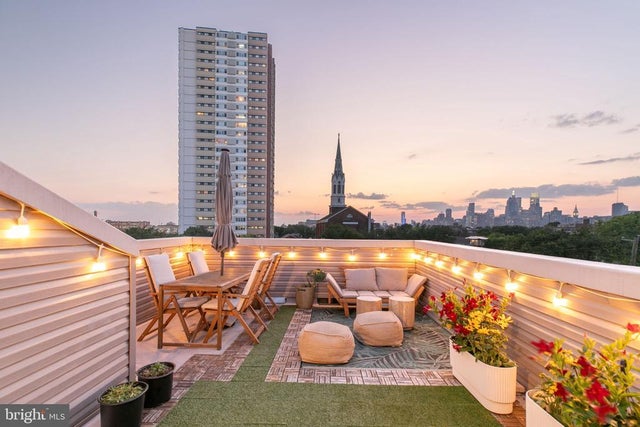 1007 S 3rd St #a, Philadelphia