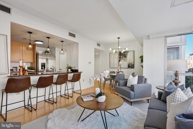 1034 Spruce St #402, Philadelphia