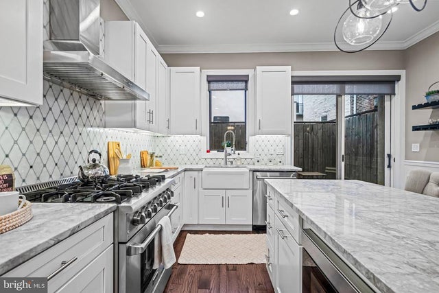 854 S Front St, Philadelphia