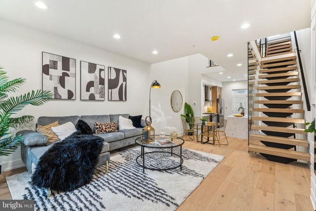 1102 N Bodine St, Philadelphia