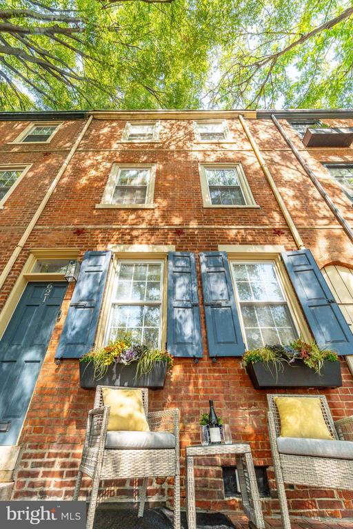 621 Lombard St, Philadelphia
