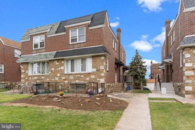 2755 Rhawn St, Philadelphia