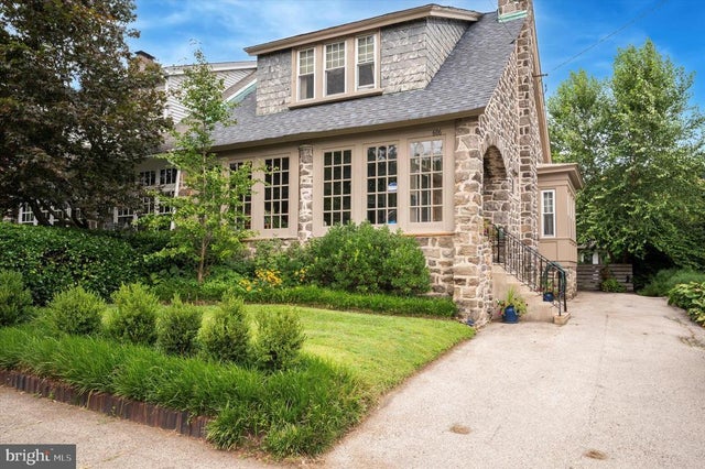 606 Walnut Ln, Philadelphia