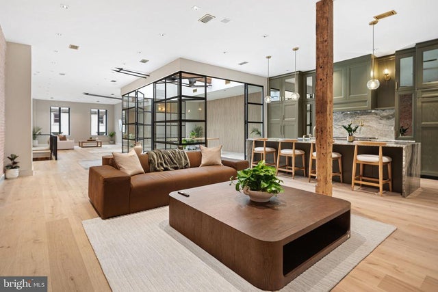 2017 Sansom St, Philadelphia