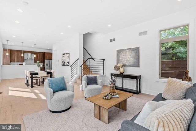 740 S Chris Columbus Blvd #16, Philadelphia