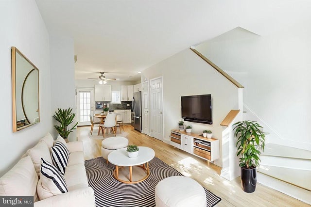 904 S 6th St, Philadelphia