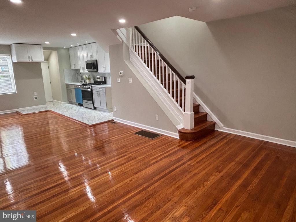 366 E Upsal St, PHILADELPHIA