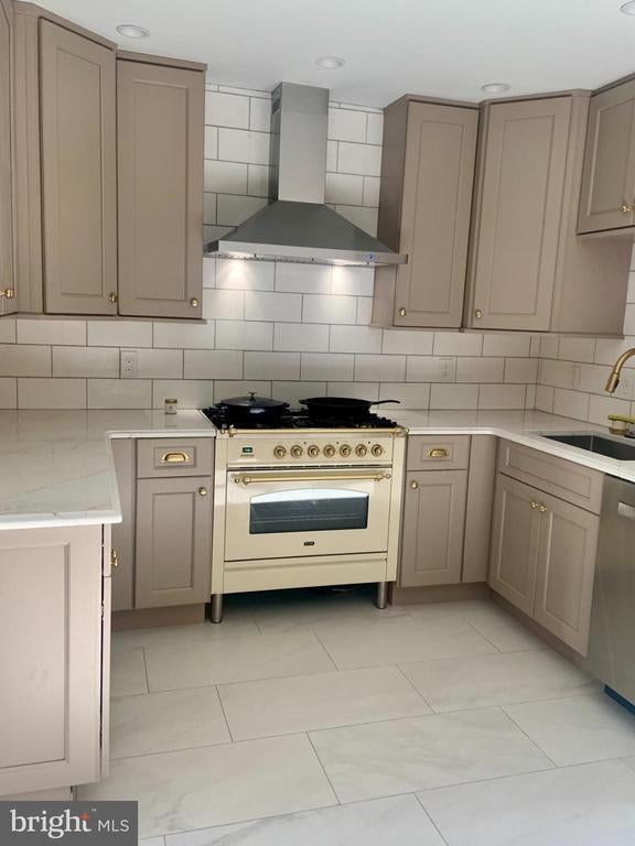 2614 E Somerset St, PHILADELPHIA