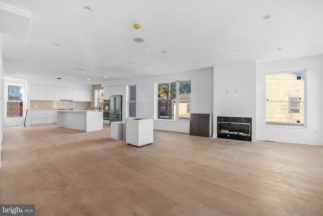 652 Fairmount Ave, Philadelphia
